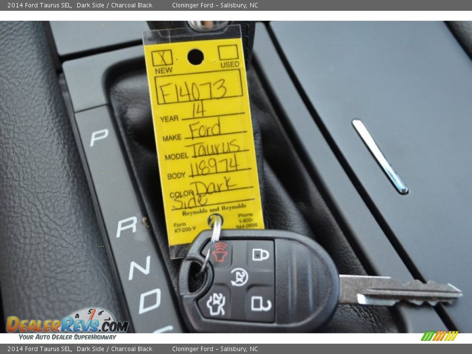 Keys of 2014 Ford Taurus SEL Photo #20