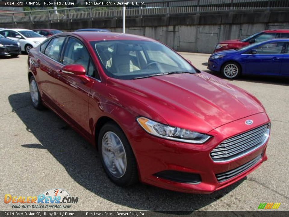 Front 3/4 View of 2014 Ford Fusion SE Photo #2