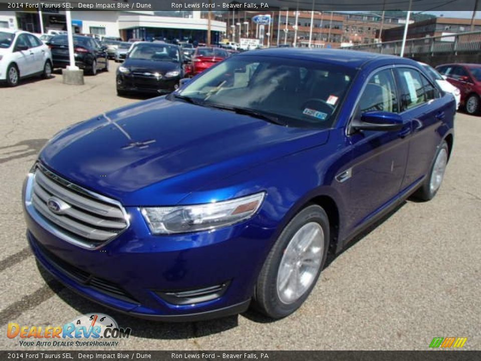 Front 3/4 View of 2014 Ford Taurus SEL Photo #4