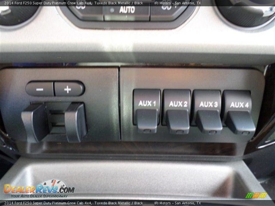 2014 Ford F250 Super Duty Platinum Crew Cab 4x4 Tuxedo Black Metallic / Black Photo #28