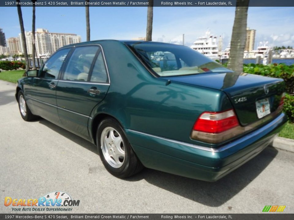 1997 Mercedes-Benz S 420 Sedan Brilliant Emerald Green Metallic / Parchment Photo #5