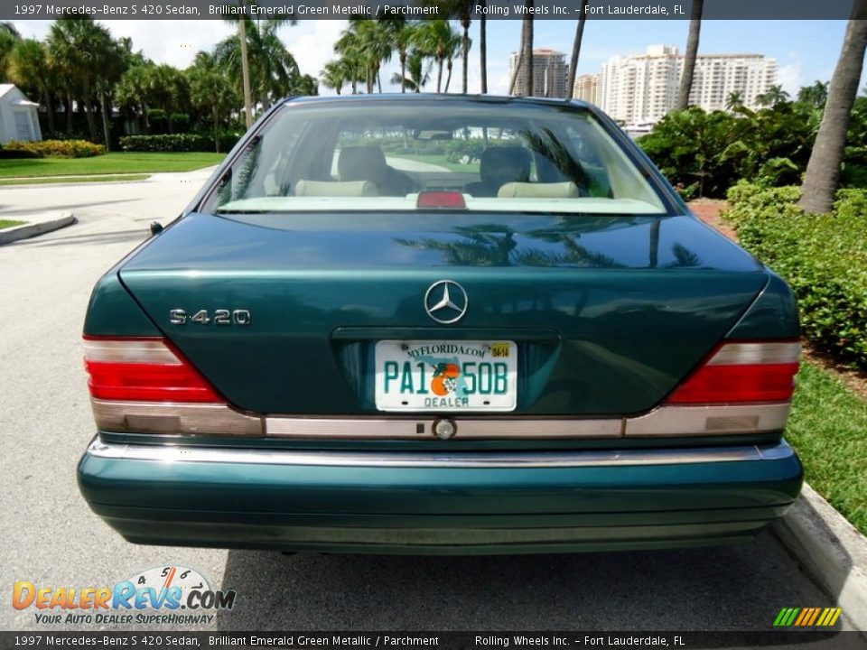 1997 Mercedes-Benz S 420 Sedan Brilliant Emerald Green Metallic / Parchment Photo #7