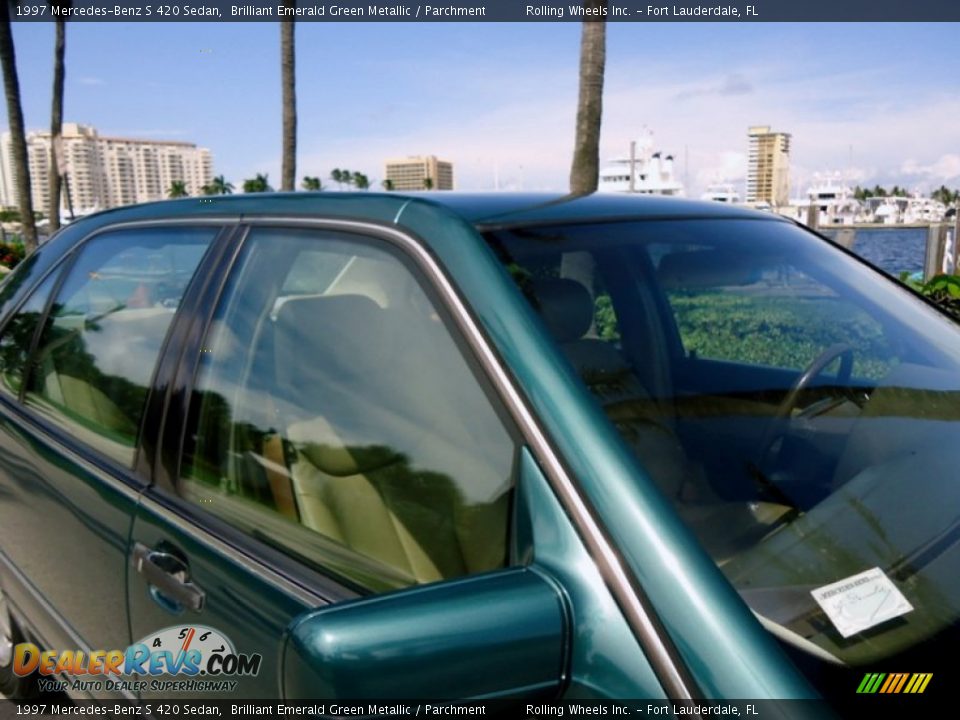 1997 Mercedes-Benz S 420 Sedan Brilliant Emerald Green Metallic / Parchment Photo #25