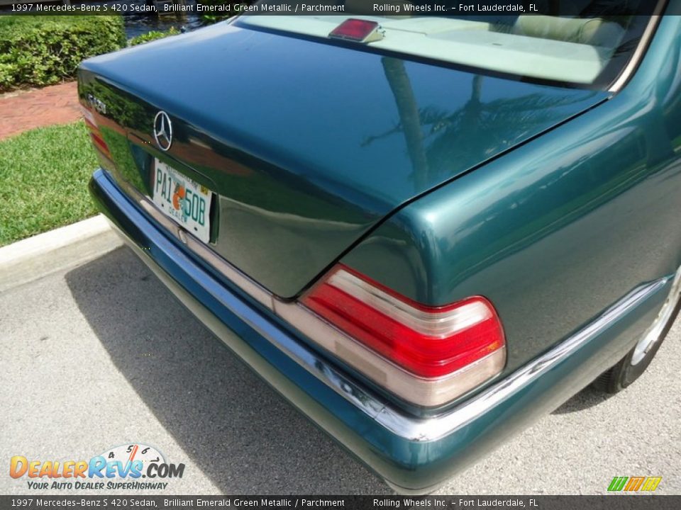 1997 Mercedes-Benz S 420 Sedan Brilliant Emerald Green Metallic / Parchment Photo #29