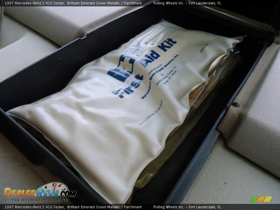 1997 Mercedes-Benz S 420 Sedan Brilliant Emerald Green Metallic / Parchment Photo #31