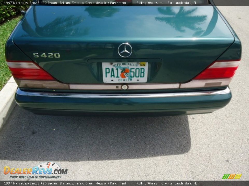 1997 Mercedes-Benz S 420 Sedan Brilliant Emerald Green Metallic / Parchment Photo #32