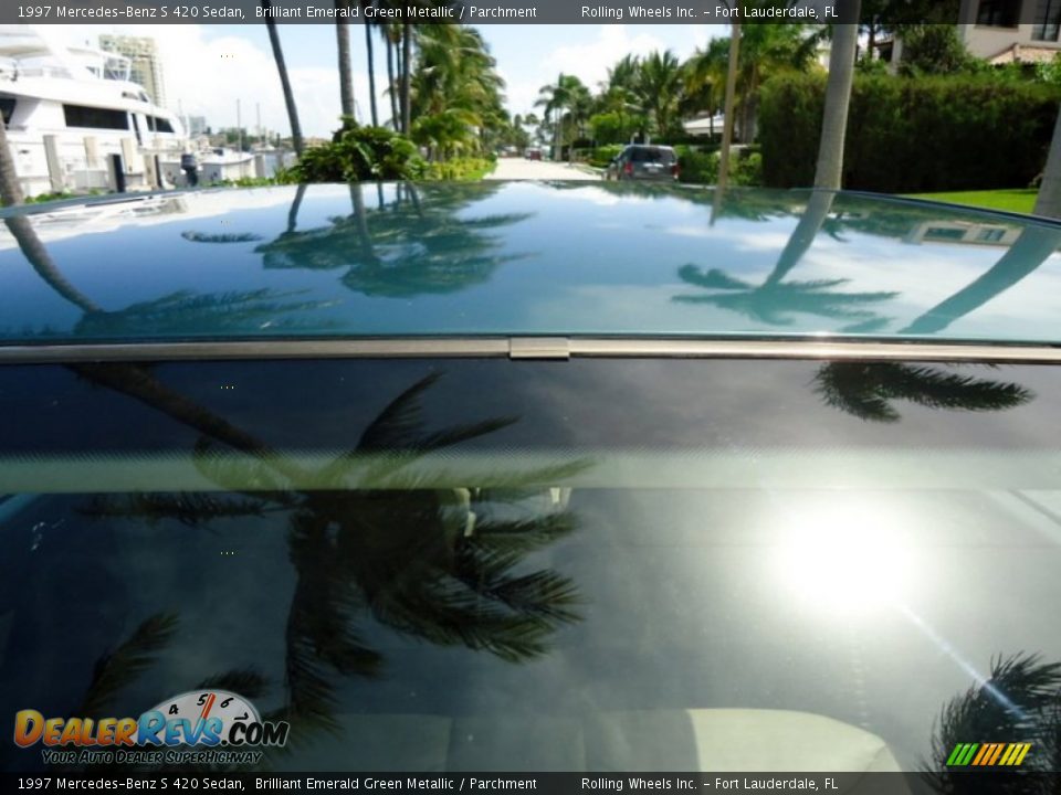 1997 Mercedes-Benz S 420 Sedan Brilliant Emerald Green Metallic / Parchment Photo #36