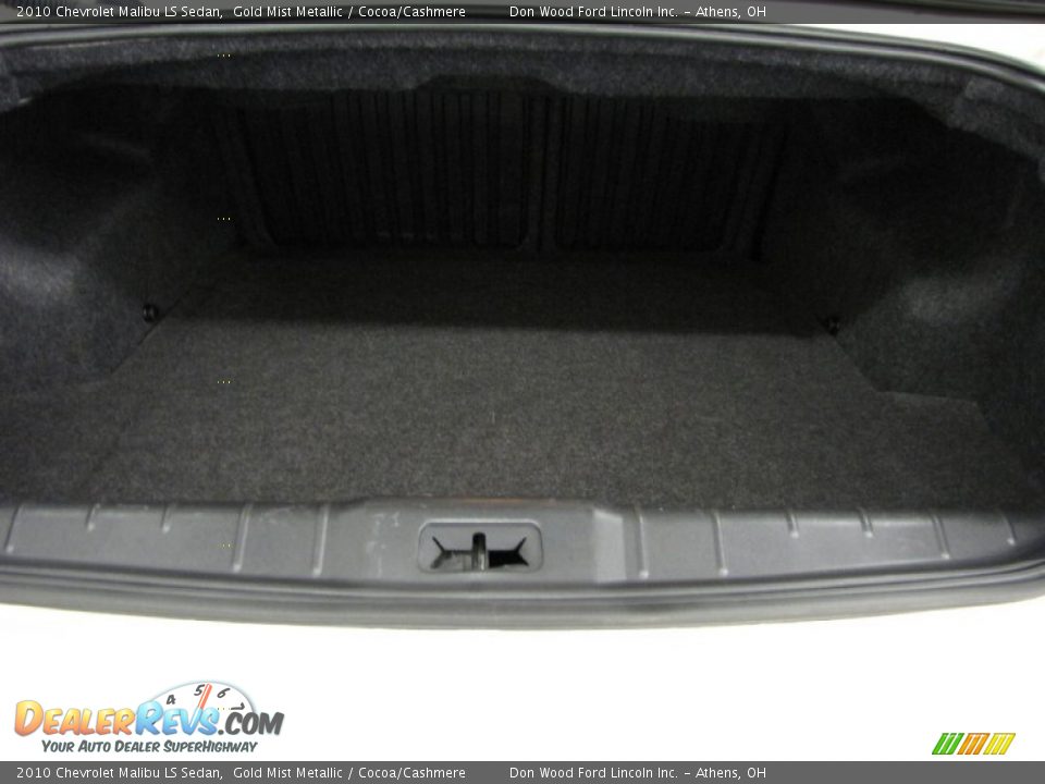 2010 Chevrolet Malibu LS Sedan Gold Mist Metallic / Cocoa/Cashmere Photo #4