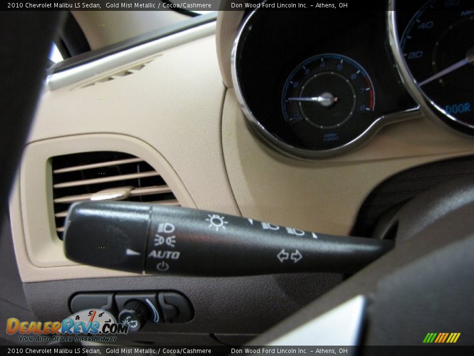 2010 Chevrolet Malibu LS Sedan Gold Mist Metallic / Cocoa/Cashmere Photo #18