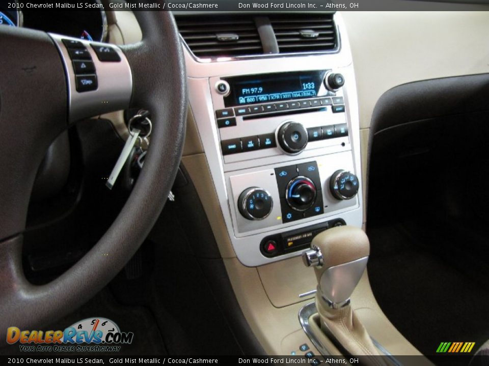 2010 Chevrolet Malibu LS Sedan Gold Mist Metallic / Cocoa/Cashmere Photo #23