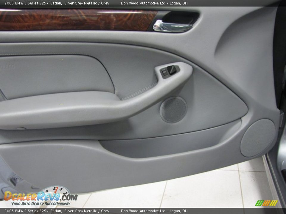 2005 BMW 3 Series 325xi Sedan Silver Grey Metallic / Grey Photo #10