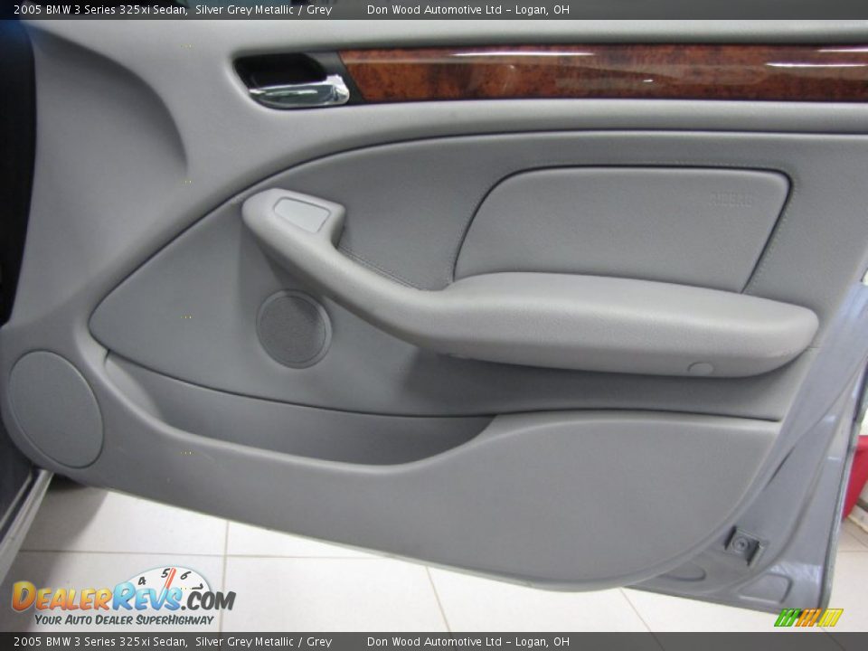 2005 BMW 3 Series 325xi Sedan Silver Grey Metallic / Grey Photo #13