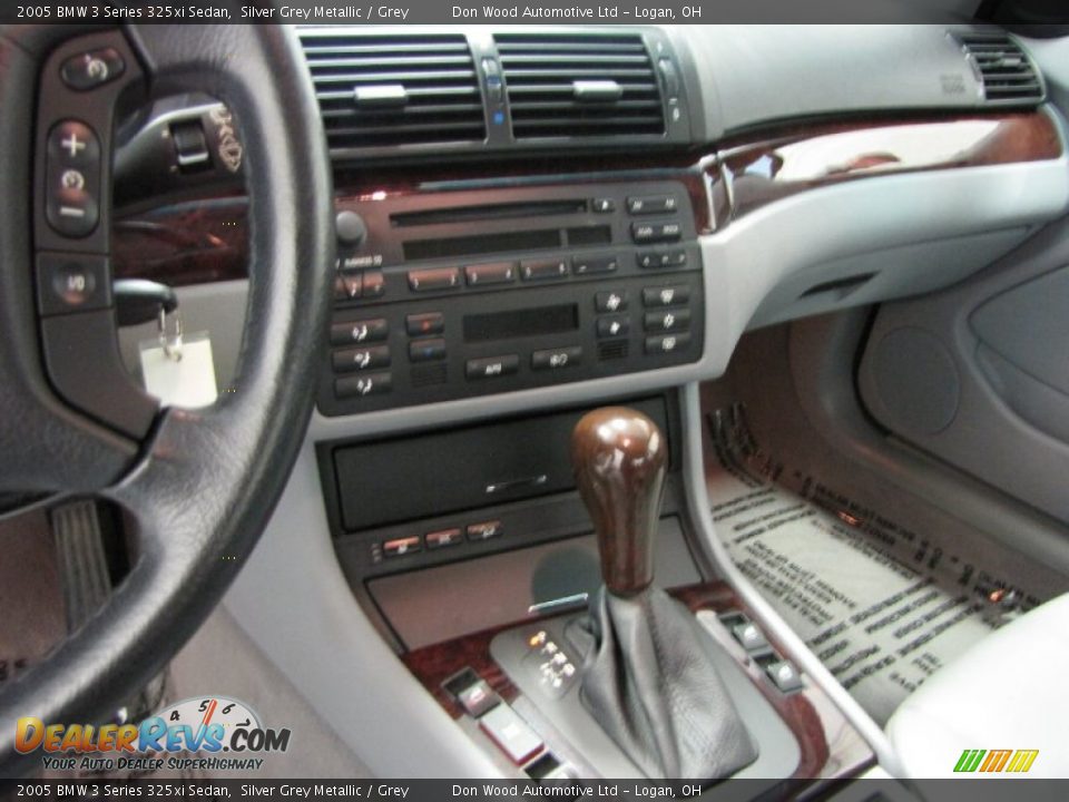 2005 BMW 3 Series 325xi Sedan Silver Grey Metallic / Grey Photo #22