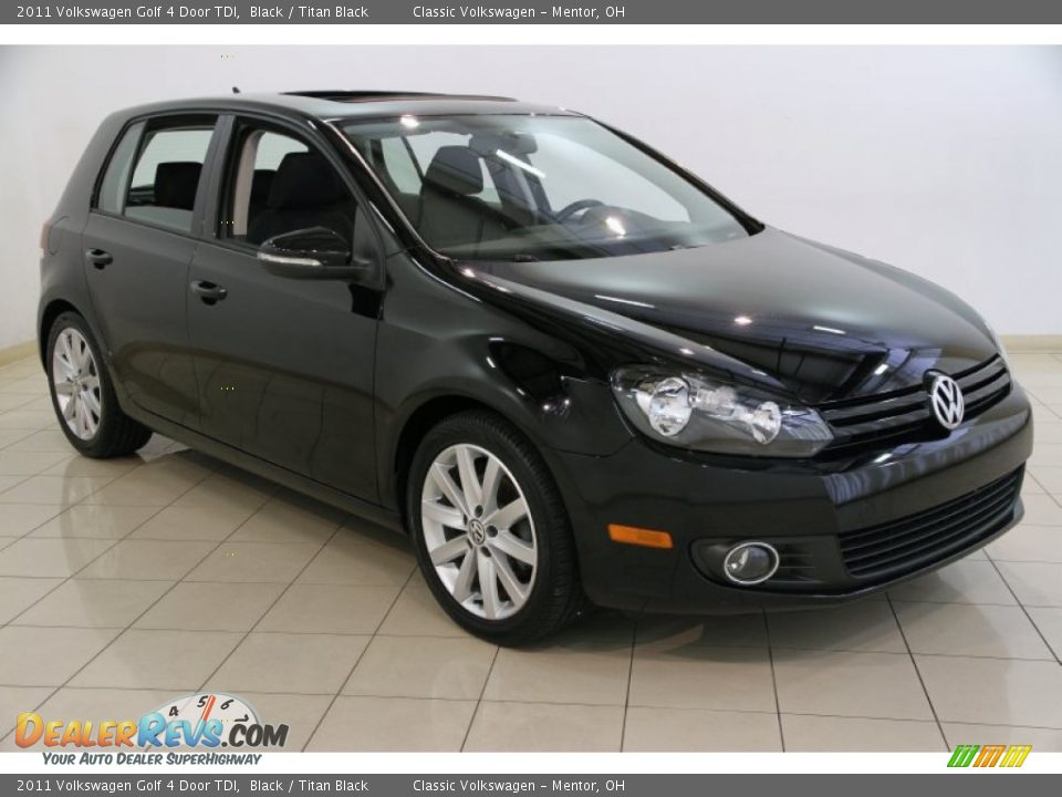 Front 3/4 View of 2011 Volkswagen Golf 4 Door TDI Photo #1