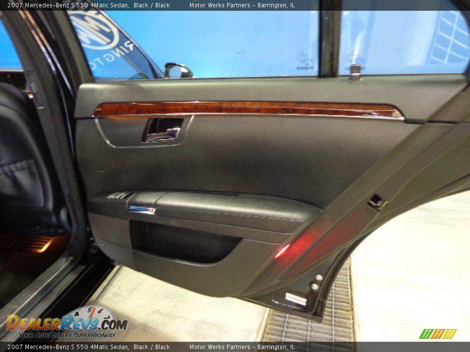 2007 Mercedes-Benz S 550 4Matic Sedan Black / Black Photo #30