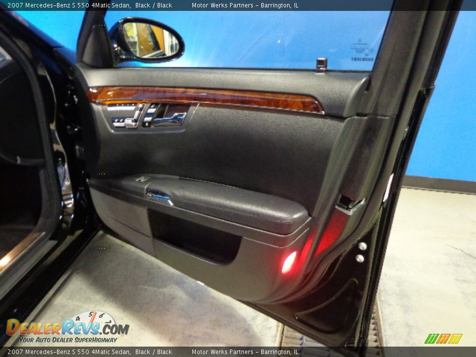 2007 Mercedes-Benz S 550 4Matic Sedan Black / Black Photo #31