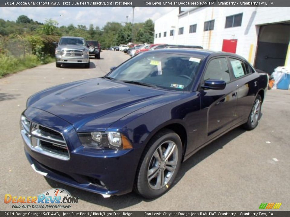Front 3/4 View of 2014 Dodge Charger SXT AWD Photo #2