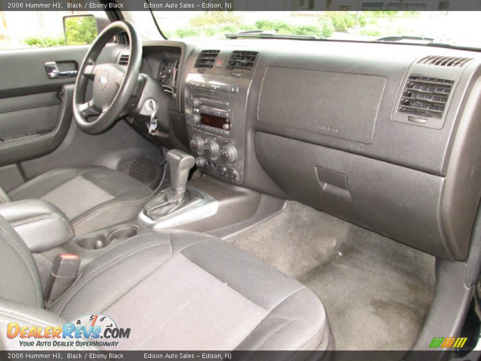 Dashboard of 2006 Hummer H3  Photo #15