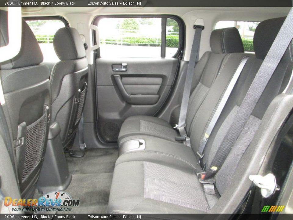 Rear Seat of 2006 Hummer H3  Photo #16