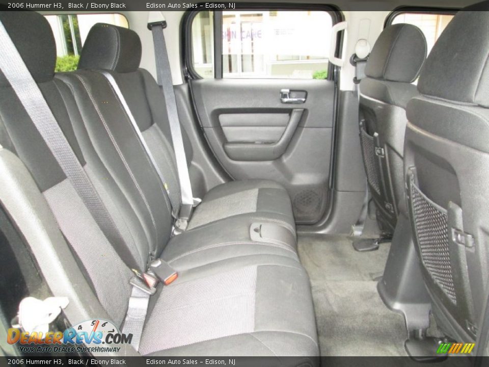 Rear Seat of 2006 Hummer H3  Photo #17