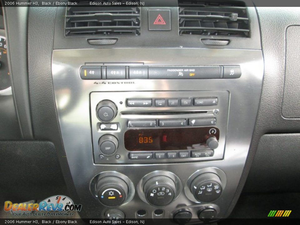 Controls of 2006 Hummer H3  Photo #18