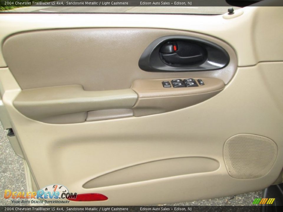 2004 Chevrolet TrailBlazer LS 4x4 Sandstone Metallic / Light Cashmere Photo #25