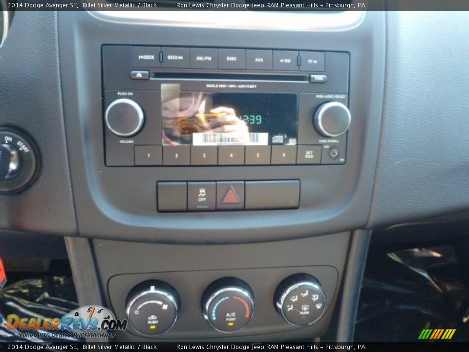 Controls of 2014 Dodge Avenger SE Photo #19