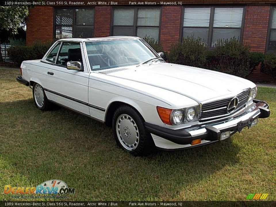 Front 3/4 View of 1989 Mercedes-Benz SL Class 560 SL Roadster Photo #1