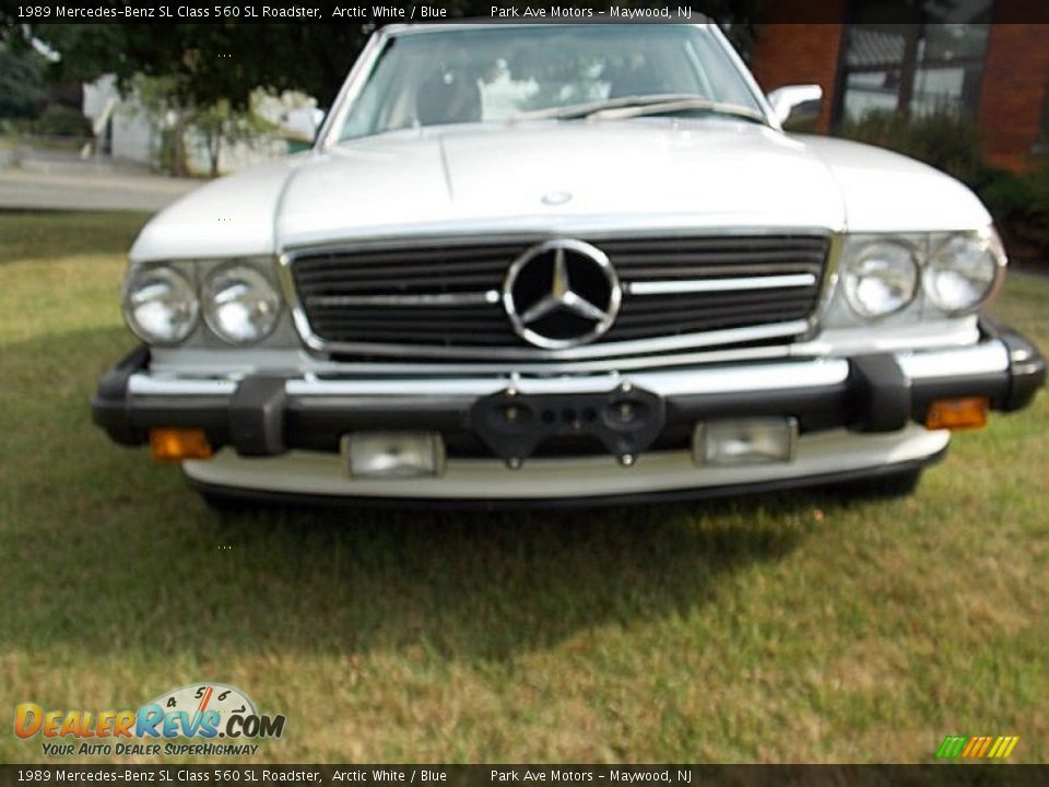 1989 Mercedes-Benz SL Class 560 SL Roadster Arctic White / Blue Photo #6