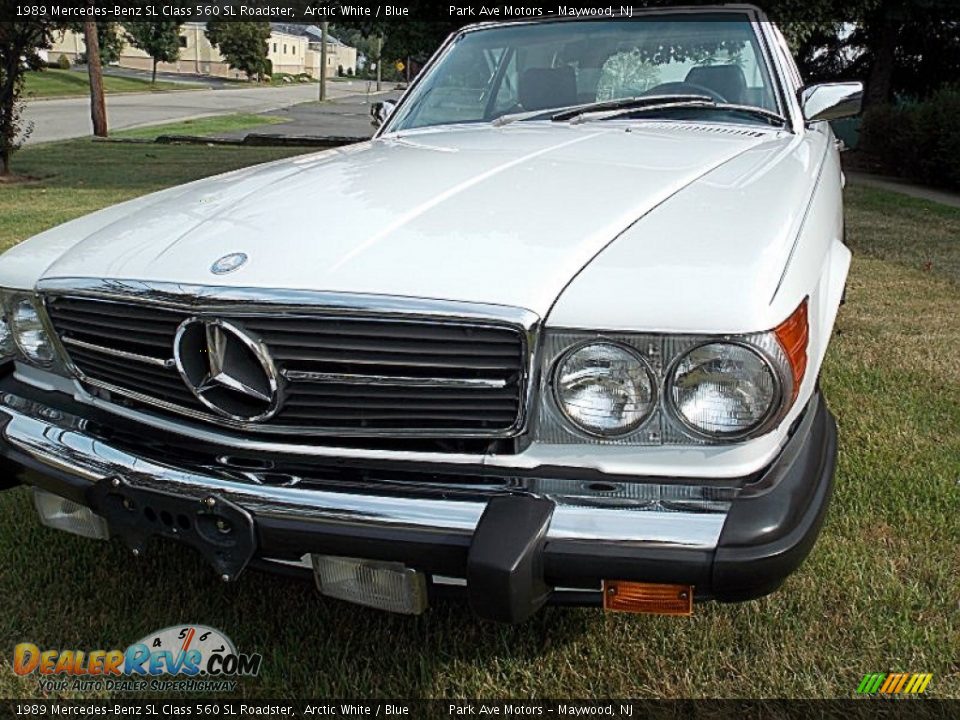 1989 Mercedes-Benz SL Class 560 SL Roadster Arctic White / Blue Photo #7