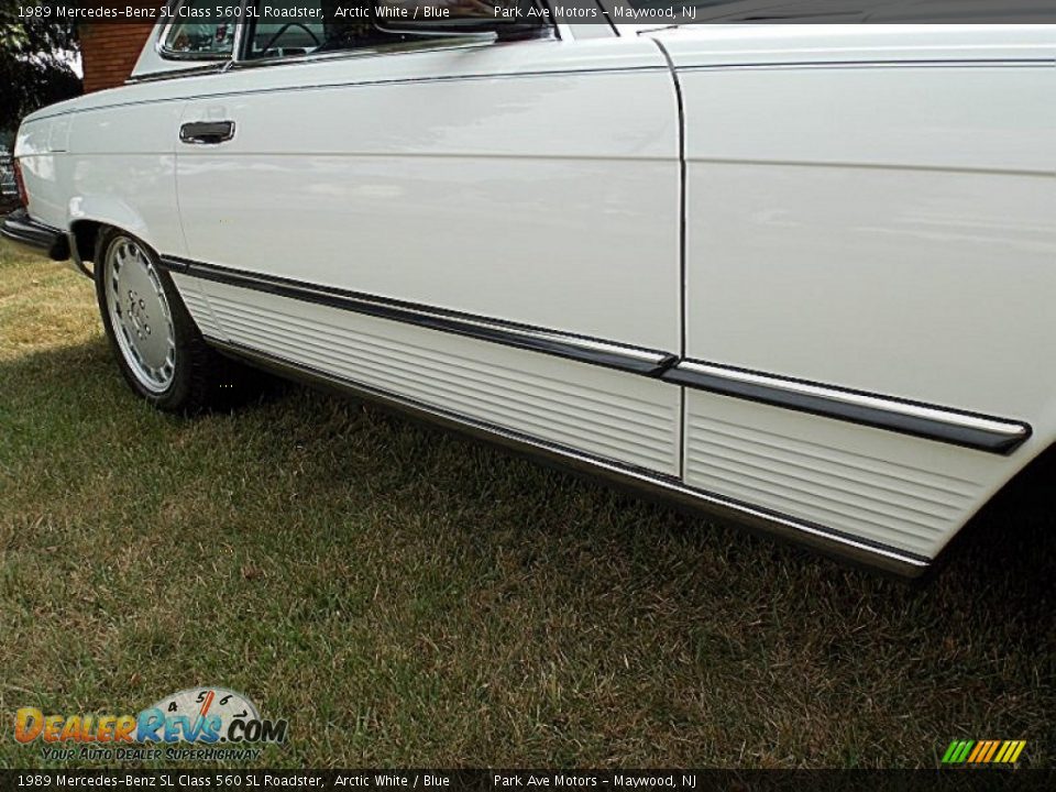 1989 Mercedes-Benz SL Class 560 SL Roadster Arctic White / Blue Photo #10