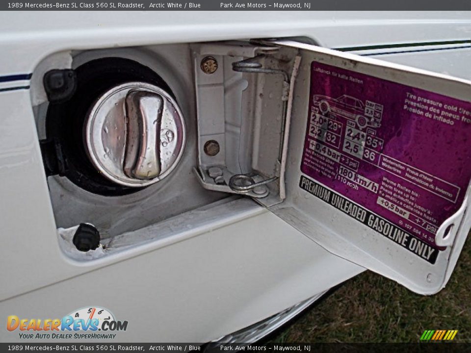 1989 Mercedes-Benz SL Class 560 SL Roadster Arctic White / Blue Photo #11