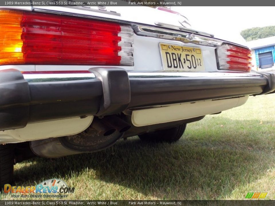 1989 Mercedes-Benz SL Class 560 SL Roadster Arctic White / Blue Photo #13