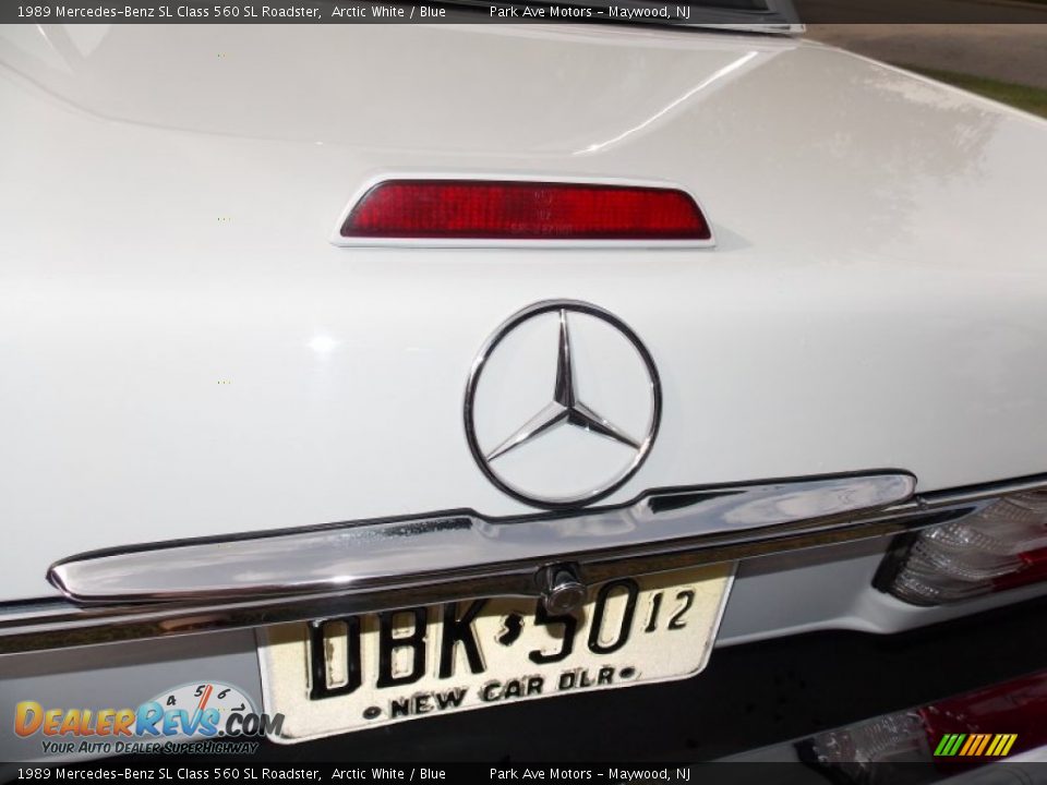 1989 Mercedes-Benz SL Class 560 SL Roadster Arctic White / Blue Photo #14