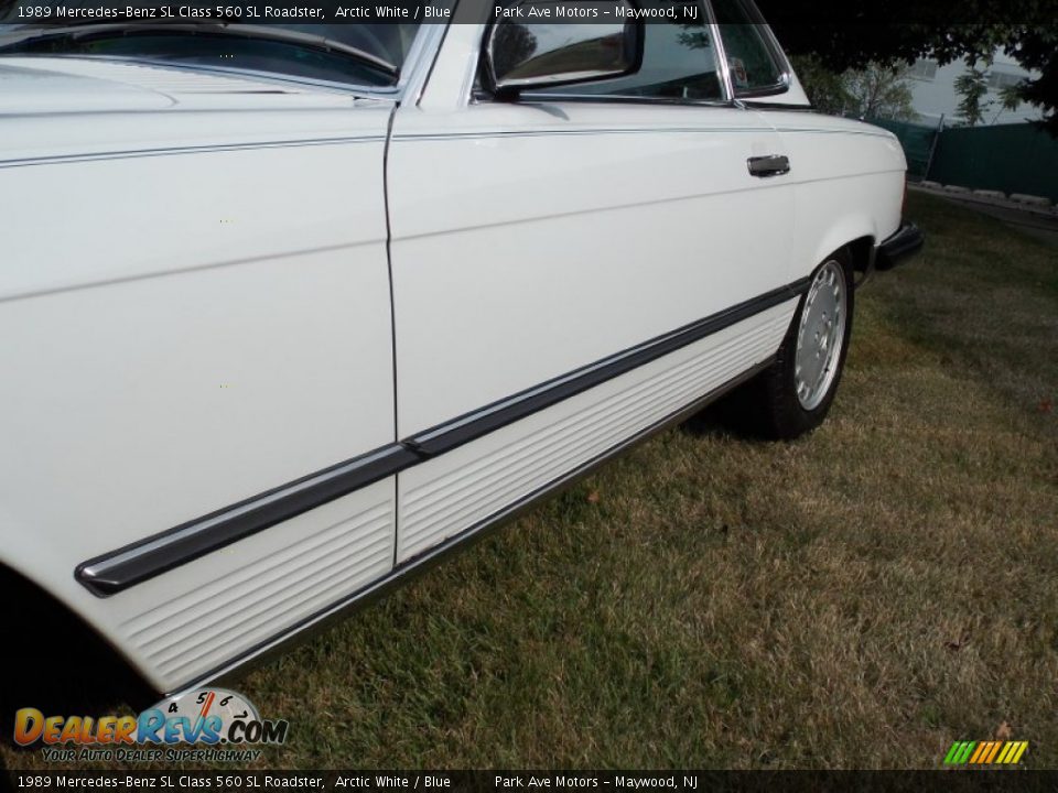 1989 Mercedes-Benz SL Class 560 SL Roadster Arctic White / Blue Photo #15