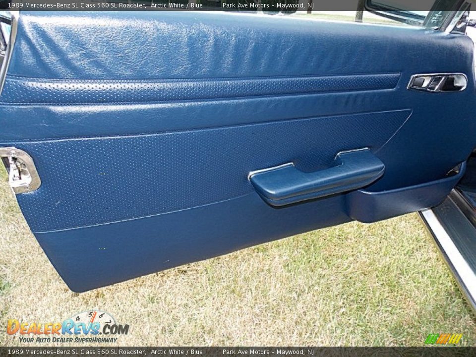 Door Panel of 1989 Mercedes-Benz SL Class 560 SL Roadster Photo #18
