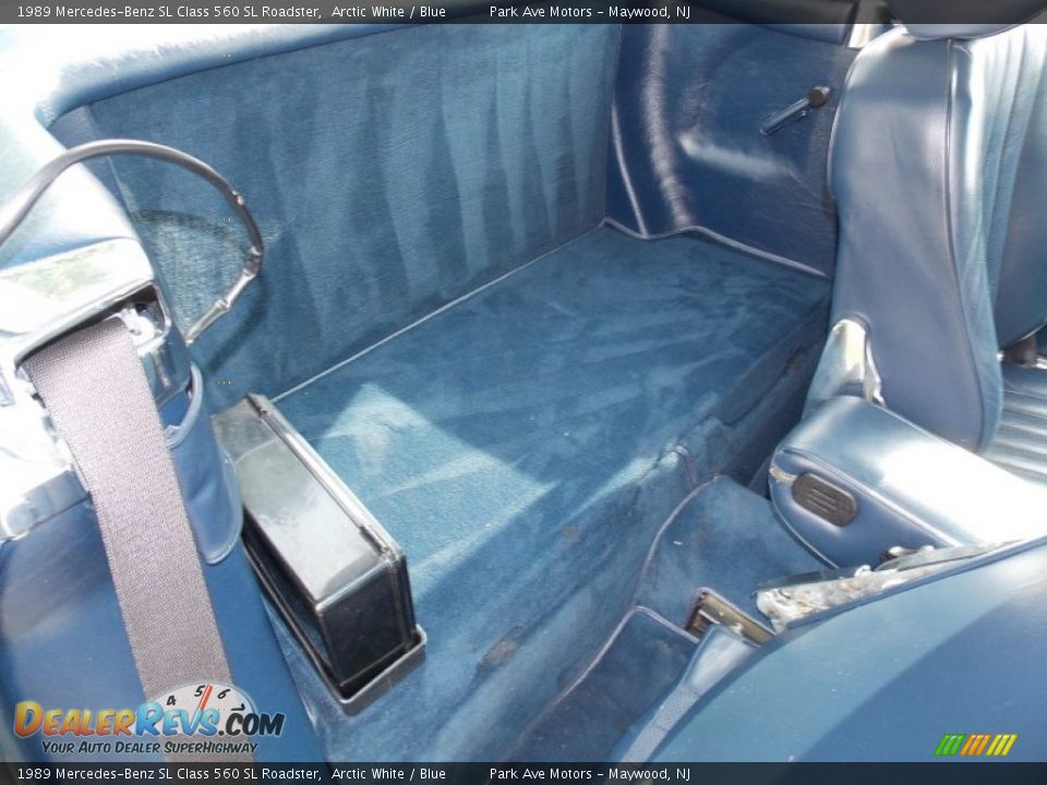 1989 Mercedes-Benz SL Class 560 SL Roadster Arctic White / Blue Photo #20