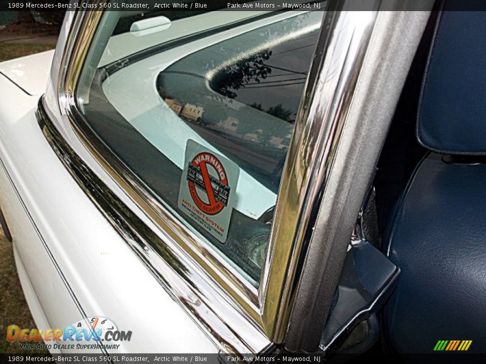 1989 Mercedes-Benz SL Class 560 SL Roadster Arctic White / Blue Photo #21