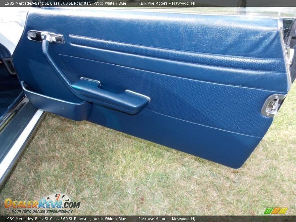 Door Panel of 1989 Mercedes-Benz SL Class 560 SL Roadster Photo #24