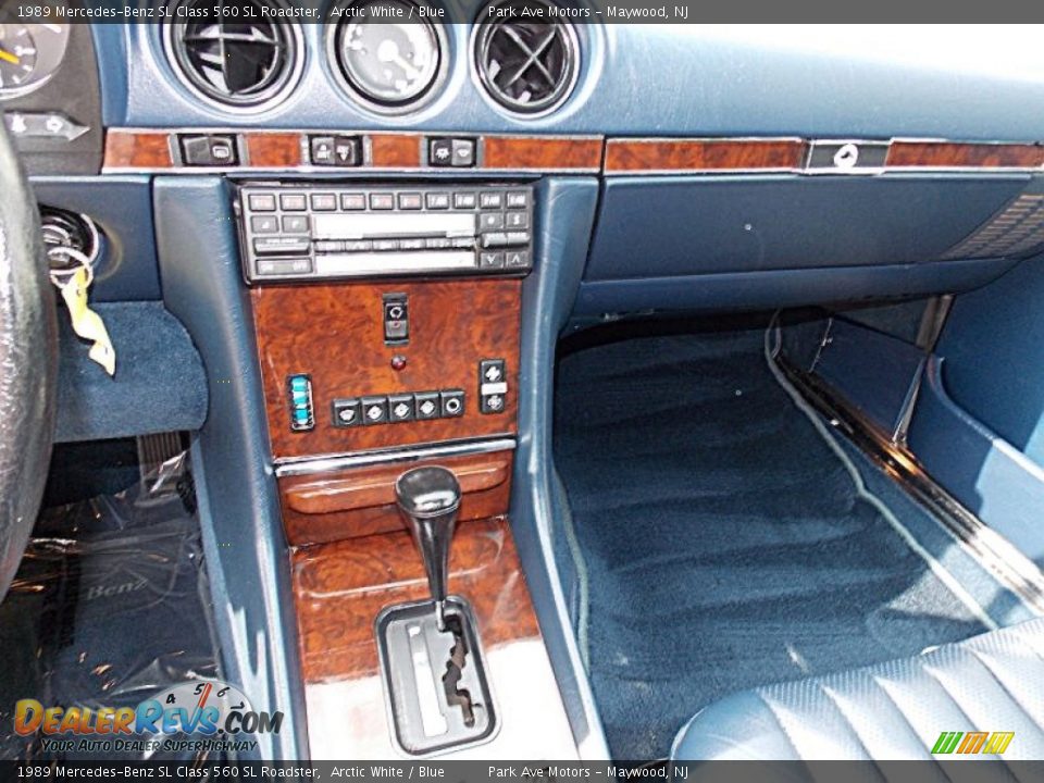 1989 Mercedes-Benz SL Class 560 SL Roadster Arctic White / Blue Photo #28