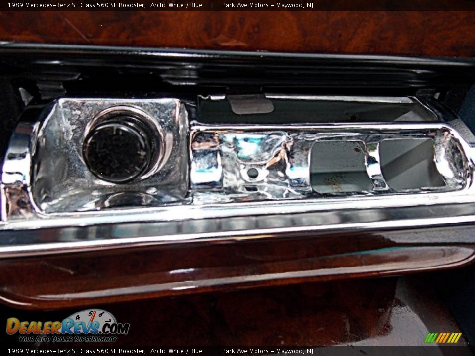 1989 Mercedes-Benz SL Class 560 SL Roadster Arctic White / Blue Photo #30
