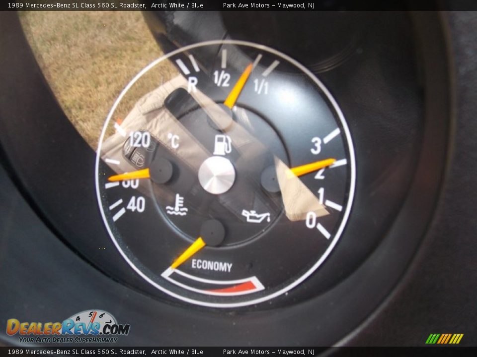 1989 Mercedes-Benz SL Class 560 SL Roadster Gauges Photo #32