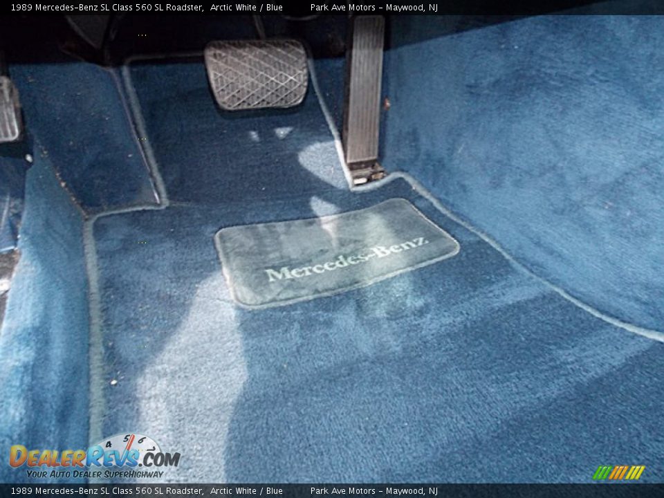 1989 Mercedes-Benz SL Class 560 SL Roadster Arctic White / Blue Photo #34