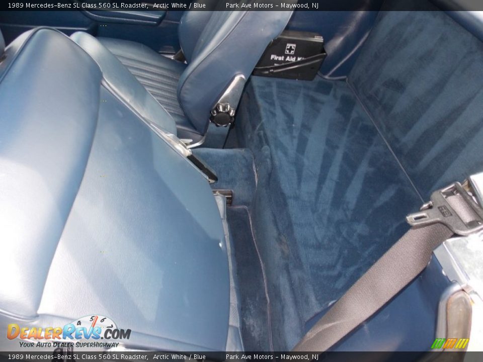 1989 Mercedes-Benz SL Class 560 SL Roadster Arctic White / Blue Photo #35