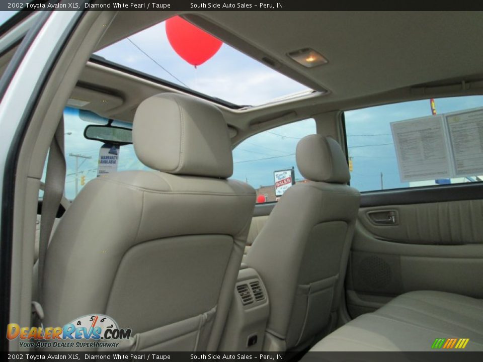 2002 Toyota Avalon XLS Diamond White Pearl / Taupe Photo #16