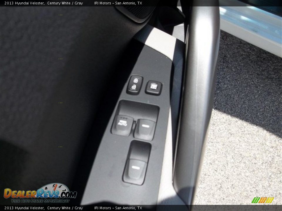 2013 Hyundai Veloster Century White / Gray Photo #13