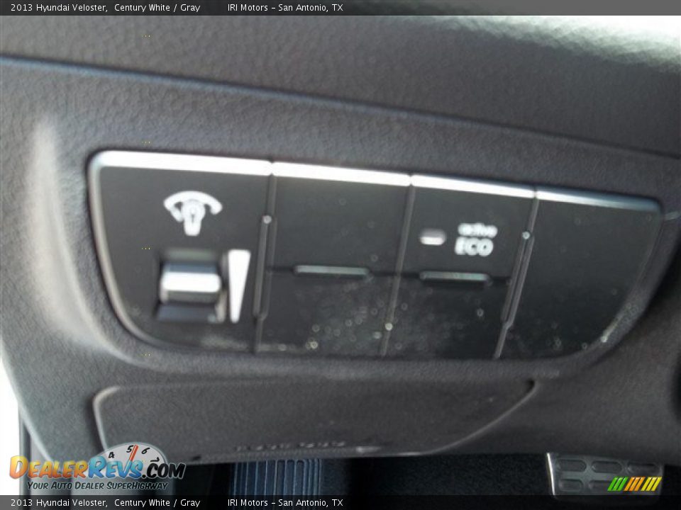 2013 Hyundai Veloster Century White / Gray Photo #16