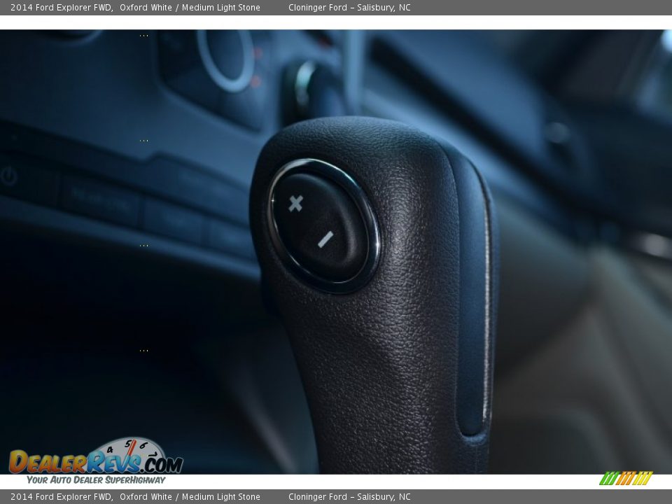 2014 Ford Explorer FWD Oxford White / Medium Light Stone Photo #15