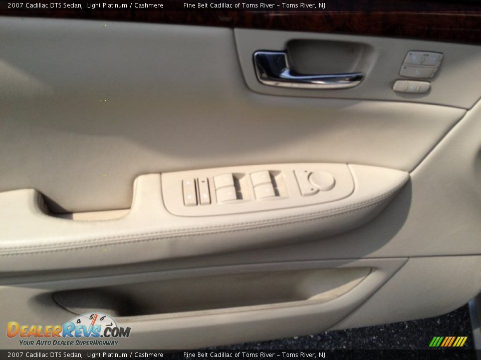 2007 Cadillac DTS Sedan Light Platinum / Cashmere Photo #10