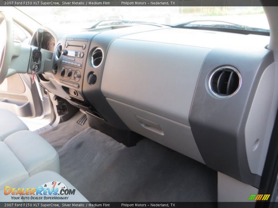 2007 Ford F150 XLT SuperCrew Silver Metallic / Medium Flint Photo #26